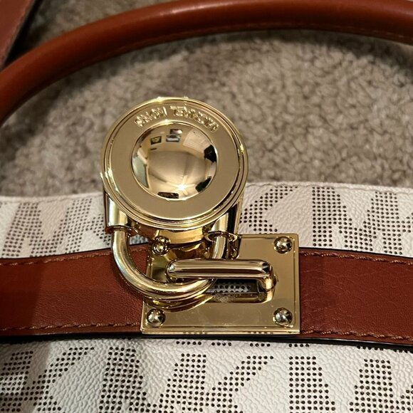 Michael Kors White Signature EW Hamilton Bag - Picture 2 of 7